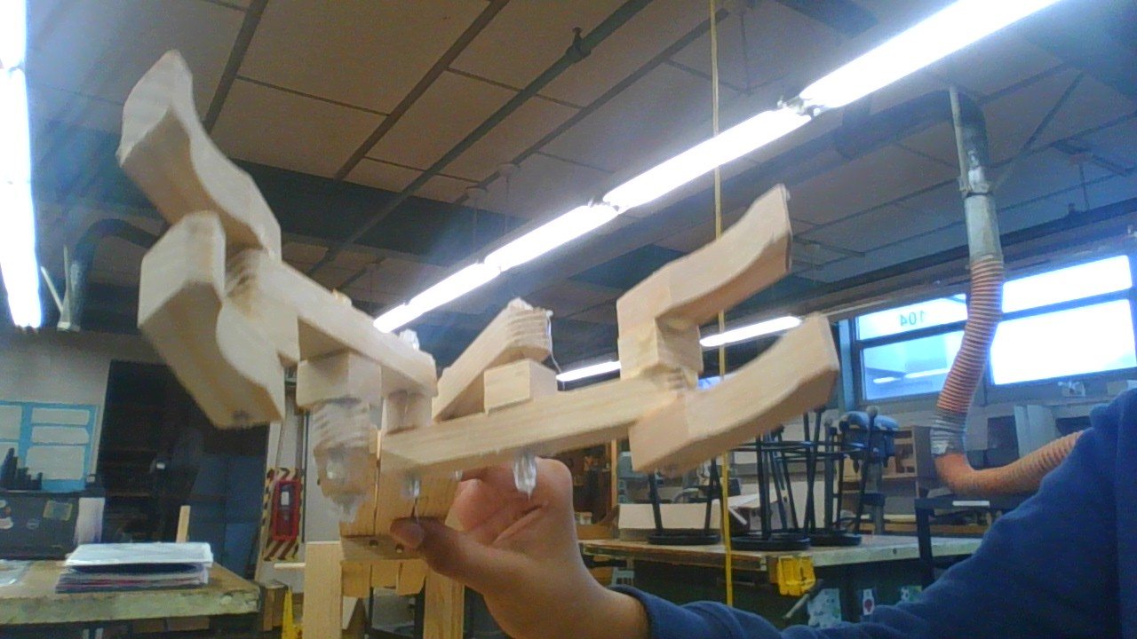 Close-up of the claw, showing its fingers and linkage